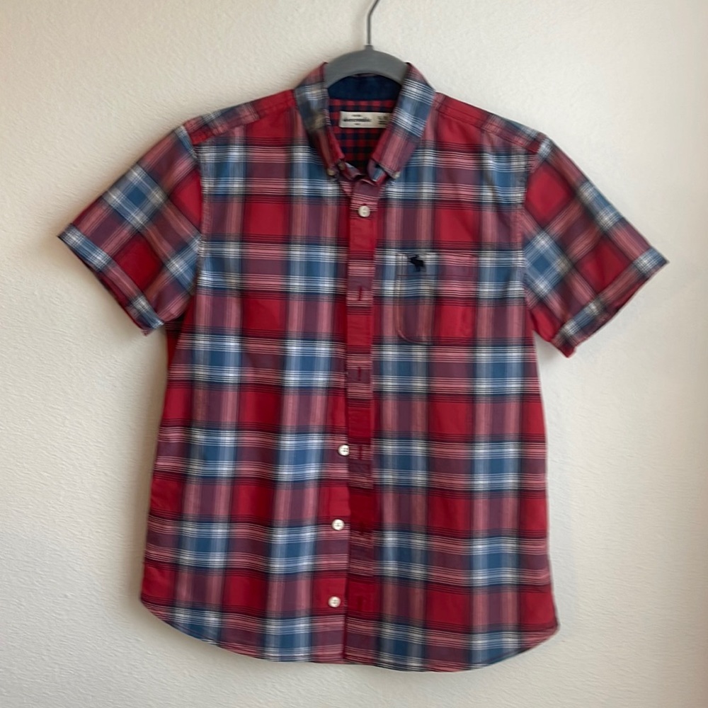 Abercrombie kids boys xl/16 red/blue plaid shirt sleeve button down. Like new.